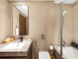 Ultra-Luxury 2 Bedroom Beachfront Escape with Sea Views - Dubai - 8