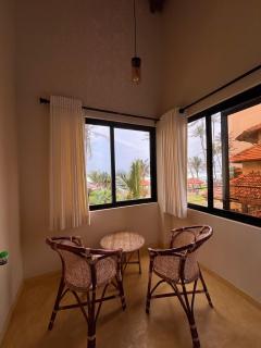 Tahini and Friends Surf, Yoga & Wellness - 9