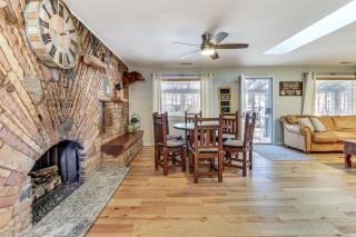 Pinetop-Lakeside Cabin, Walk to Woodland Lake Park - 4