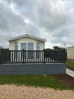 Caravan 4 Hurst View - 0