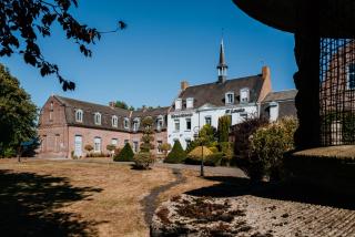Logis - Hostellerie Saint-Louis & Restaurant Pauze - 0