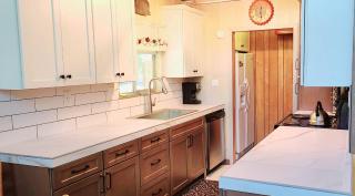 Lakeview Lodge, bookable boat slip! - 2