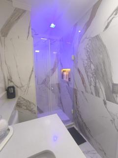 Quarto Casal suite privada em Apartamento Seguro - 5