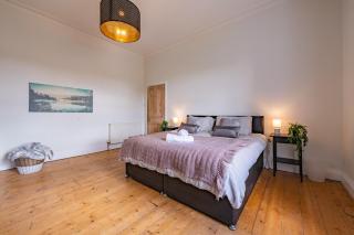 Spacious 4-Bedroom Home, Sleeps More with Extra Beds - 2