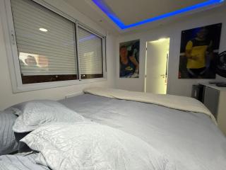 Apartamento com Piscina - 1