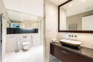 Riverside Luxury with Iconic Views - 6