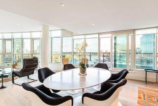 Riverside Luxury with Iconic Views - 5