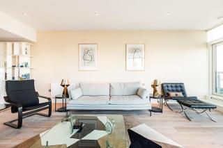 Riverside Luxury with Iconic Views - 1