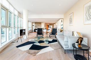 Riverside Luxury with Iconic Views - 3