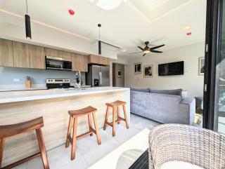 Torres del Mar rainforest-view two-bedroom condo - 7