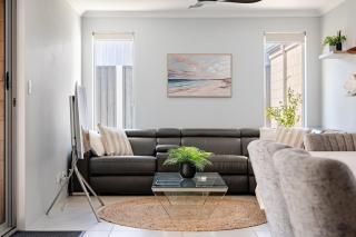 Modern Bassendean Abode - 3