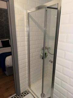 2 Minutes from Drumcondra Station - 9