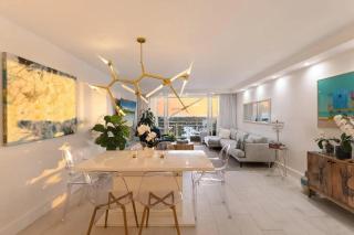 Elegant Two-Bedroom Beachfront Apartment with Balcony and Panoramic Ocean Views - 5