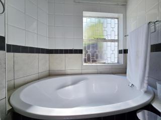 On The Moon Hospitality and Conference Facility - 7