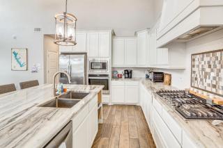 Private Dock and Yard! Modern Getaway in Mabank - 6