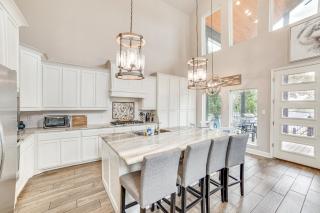 Private Dock and Yard! Modern Getaway in Mabank - 3