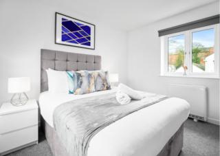 Two Bed Apartment - Parking - Sleeps 3 - Cradley Heath 57C - 9