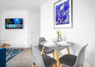 Two Bed Apartment - Parking - Sleeps 3 - Cradley Heath 57C - 8