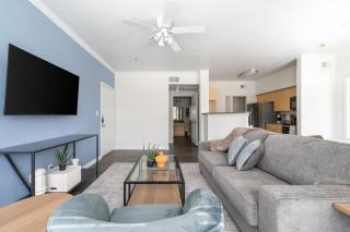 Landing Beautiful 2BD Gym Pool - 3