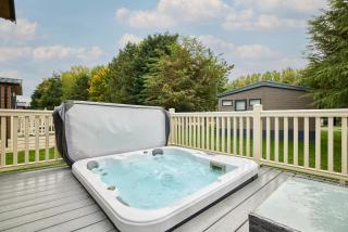 Nightingale Lodge with Hot Tub - 9