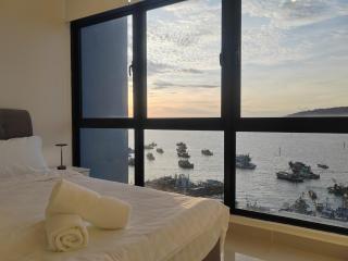 Sunset Seaview 1BR with Balcony at The Shore Kota Kinabalu - 3