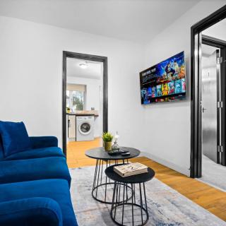 Stylish 5 Bed & 5 Bath House with Garden & Off-Street Parking 376M - 4