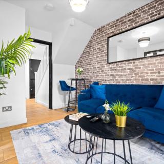 Stylish 5 Bed & 5 Bath House with Garden & Off-Street Parking 376M - 2