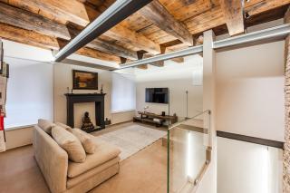 Exclusive Academy House - 7