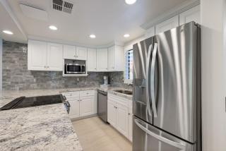 Renovated Desert Escape - Steps Away from Pool - 6