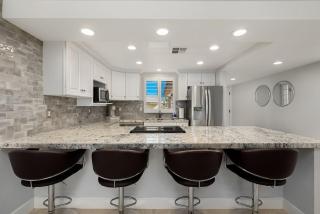 Renovated Desert Escape - Steps Away from Pool - 5