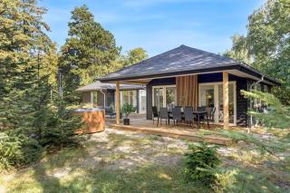 Architect-Designed Holiday Home Close To The Water - 4