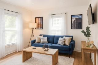 Hospitals Manito Park, Huckleberrys Market - 9