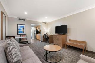 Best Western Plus Kelowna Hotel & Suites - 2