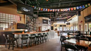 Best Western Plus Kelowna Hotel & Suites - 9
