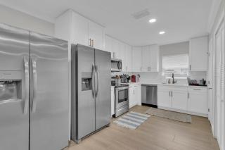 roomstr New Mexico Suite 1 Bedroom in South Tampa with Private Full Bathroom & FREE COFFEE - 1