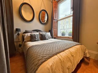 Holland Park Classic High Ceilings Luxury 2 Bed - 5