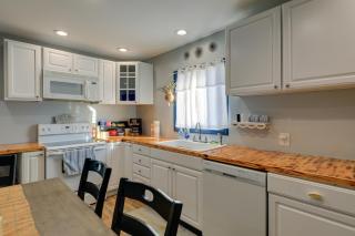 Walk to Fishing Pier, Newport Home with Deck! - 4