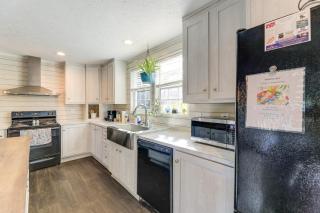 Coastal Cozy - Newport Home with Private Hot Tub - 2