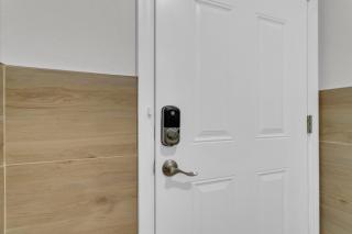 roomstr Wyoming Suite 1 Bedroom in South Tampa with Private Full Bathroom & FREE COFFEE - 2