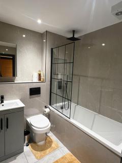 Luxurious Modern 2 Bedroom Apartment with Terrace - 1