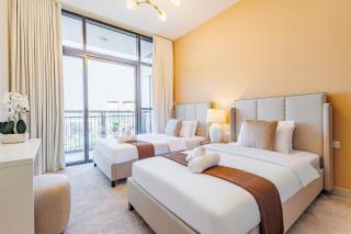 Champions' Apartment - Balcony Sunsets - Rooftop Pools - Modern Oasis - Family Heaven - Full Canal Views - 2 min walk from Space42 Arena - 6