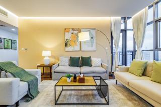 Champions' Apartment - Balcony Sunsets - Rooftop Pools - Modern Oasis - Family Heaven - Full Canal Views - 2 min walk from Space42 Arena - 1