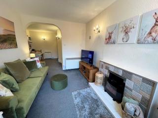 Pass the Keys Cosy Romantic Getaway with Hot Tub - Whithorn - 5