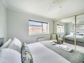 Pass the Keys Modern Stylish 3BR Home Parking - Oxford - 1