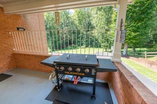 Martinsville Gem - Fireplace, Pets, Near the Park - 6