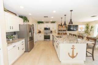 Pet Friendly, Private Pool, Boating easy to get out to Charlotte Harbor, Close to activates and beach life - 4