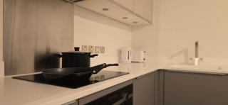 The Broad Street Residence Elegant Two-Bedroom Stay - 3