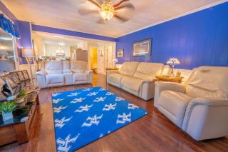 Martinsville Gem - Fireplace, Pets, Near the Park - 8