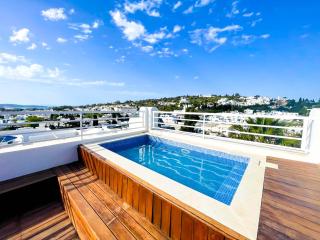 Panoramic View : Enjoy a hot swim in Sidibou - 0