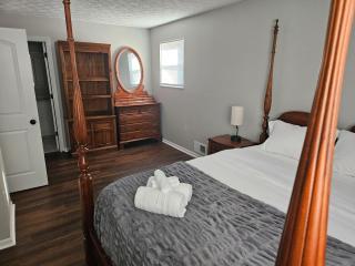 Spacious 4BR Near Botanical Gardens - 9